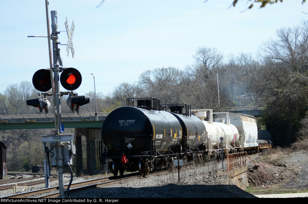 GATX 229497 brings up the rear of the NS yard job E19 as it grinds its way up the old Main Line